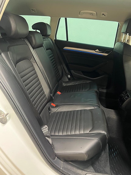 Volkswagen Passat 26 of 30
