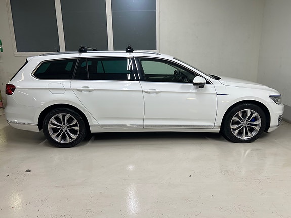 Volkswagen Passat 6 of 30