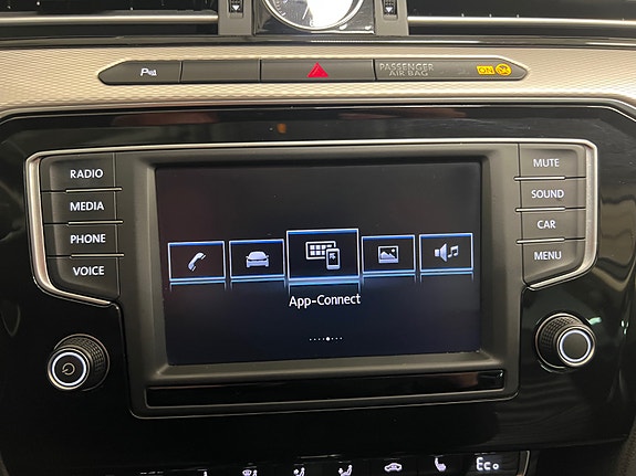 Volkswagen Passat 20 of 30