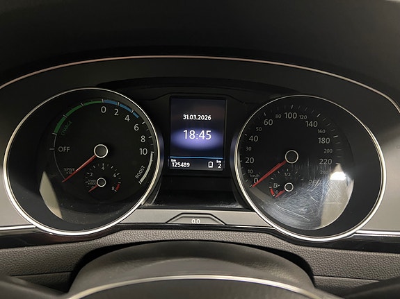 Volkswagen Passat 14 of 30