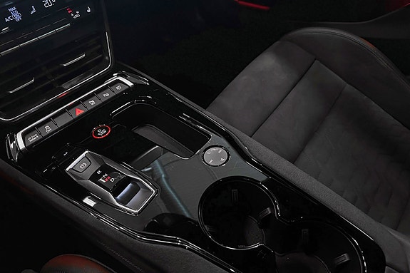 Audi e-tron GT 19 of 27