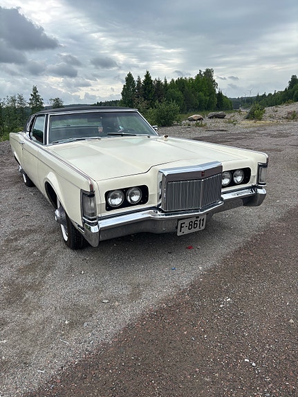 Lincoln Continental Mark III 2 of 7