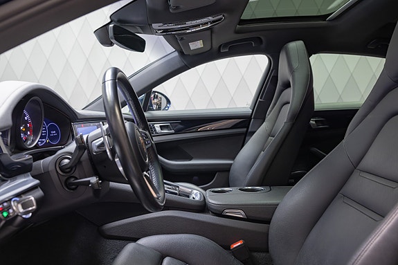 Porsche Panamera 4 19 of 30