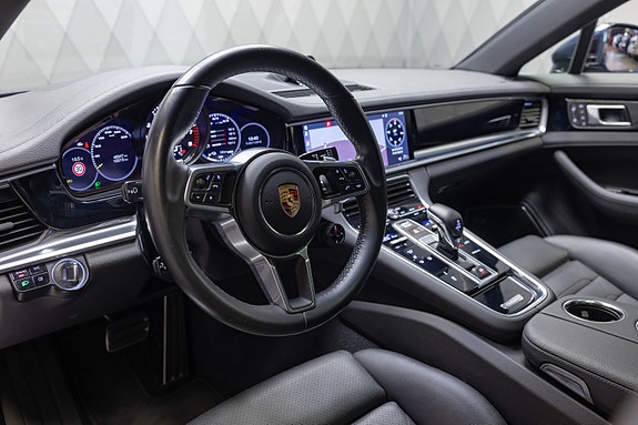 Porsche Panamera 4 14 of 30