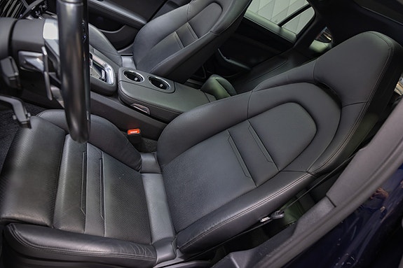 Porsche Panamera 4 24 of 30