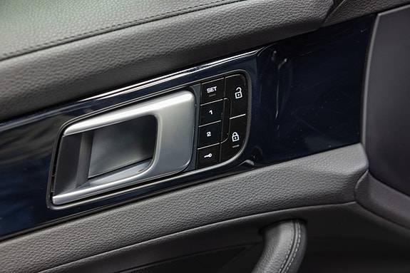 Porsche Panamera 4 21 of 30