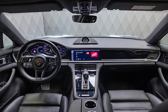 Porsche Panamera 4 13 of 30