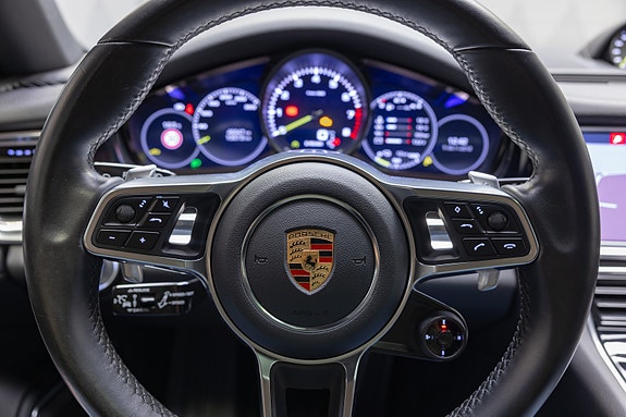 Porsche Panamera 4 15 of 30