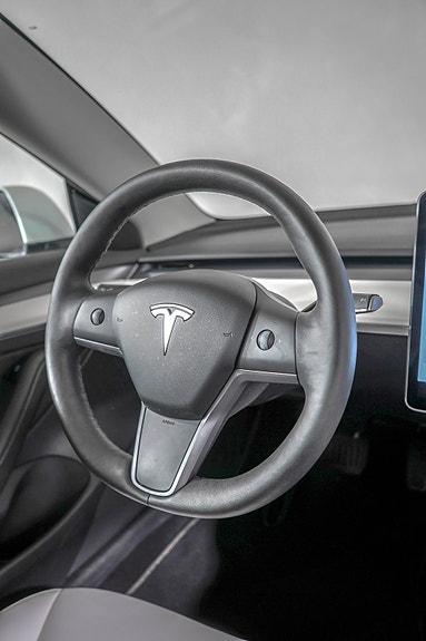Tesla Model 3 16 of 25