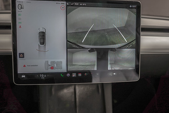 Tesla Model 3 19 of 25