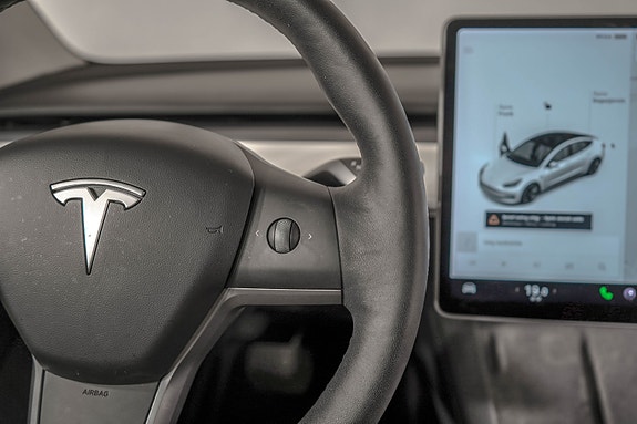 Tesla Model 3 17 of 25