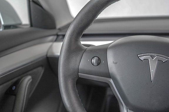 Tesla Model 3 18 of 25