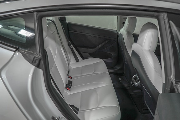 Tesla Model 3 11 of 25