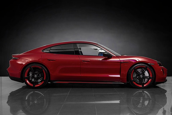 Porsche Taycan 8 of 30