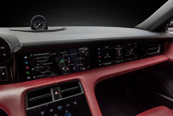 Porsche Taycan 24 of 30