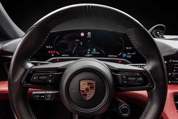 Porsche Taycan 26 of 30