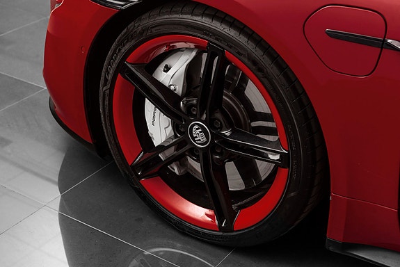 Porsche Taycan 16 of 30