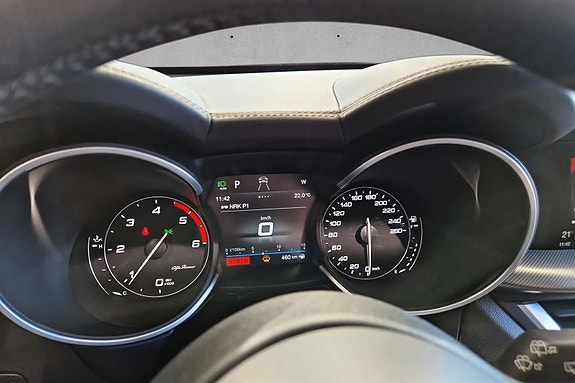 Alfa Romeo Stelvio 15 of 20