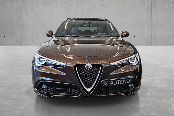 Alfa Romeo Stelvio 3 of 20