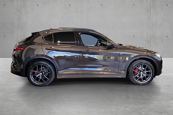 Alfa Romeo Stelvio 4 of 20