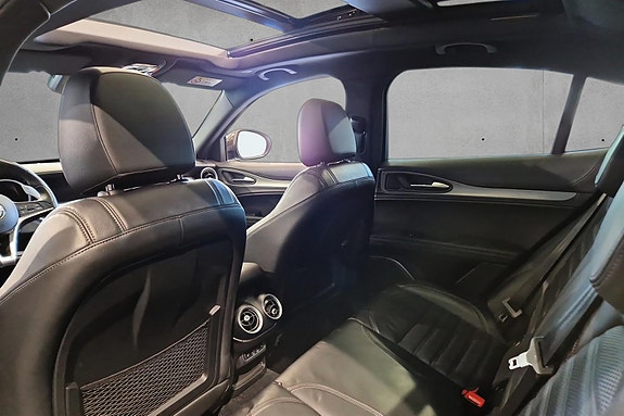 Alfa Romeo Stelvio 12 of 20