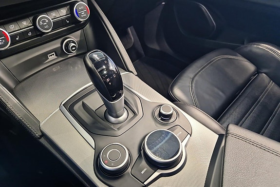 Alfa Romeo Stelvio 19 of 20
