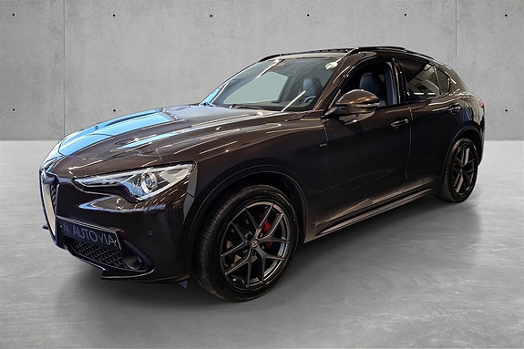 Alfa Romeo Stelvio 2 of 20