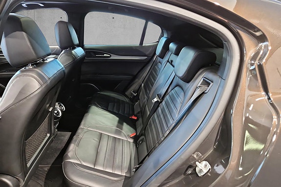 Alfa Romeo Stelvio 11 of 20