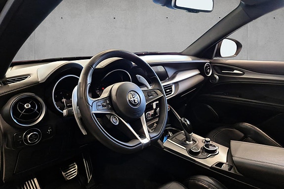 Alfa Romeo Stelvio 10 of 20