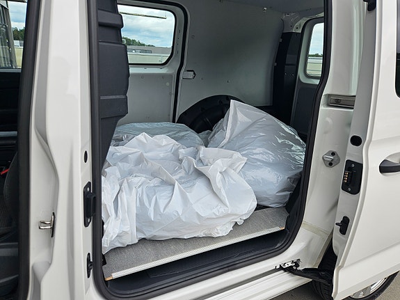 Volkswagen Caddy Maxi 14 of 16