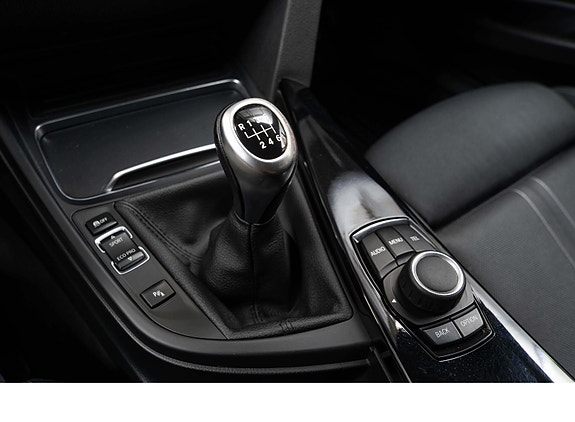 BMW 318i 18 of 30