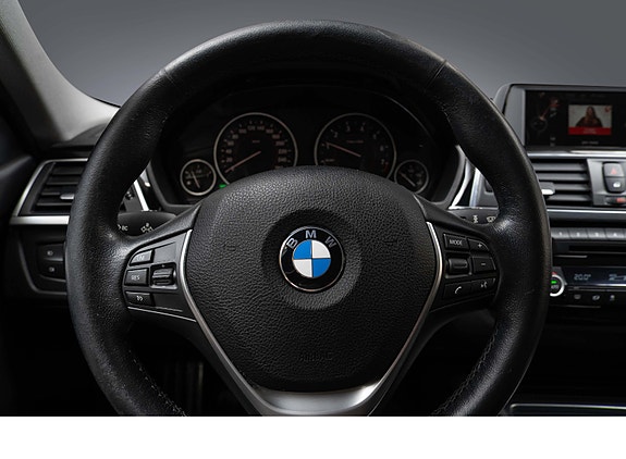 BMW 318i 15 of 30