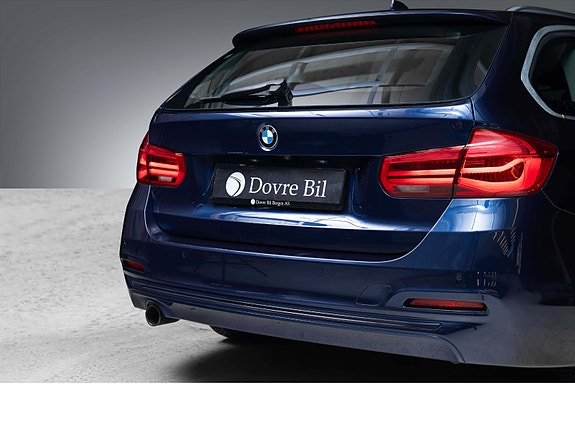 BMW 318i 11 of 30