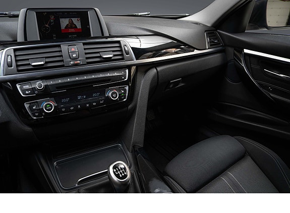 BMW 318i 17 of 30