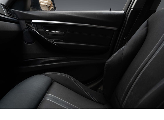 BMW 318i 25 of 30