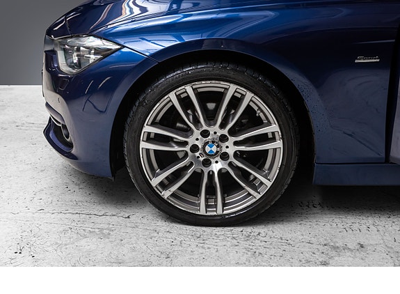 BMW 318i 5 of 30