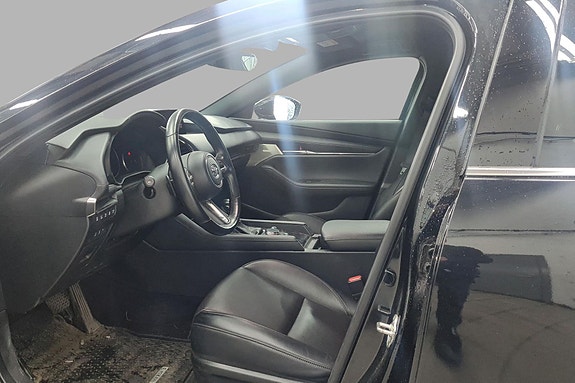 Mazda 3 4 of 5