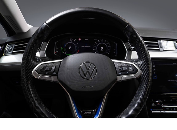 Volkswagen Passat 13 of 27