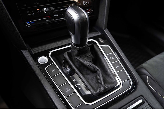 Volkswagen Passat 16 of 27