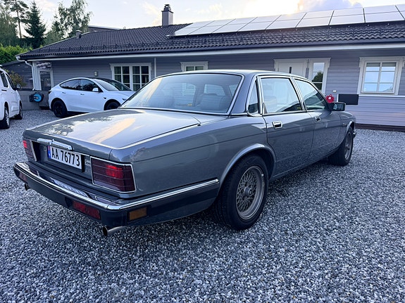 Jaguar XJ 4 of 10