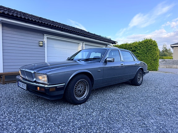 Jaguar XJ 3 of 10
