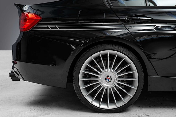 BMW 335Xi 16 of 30