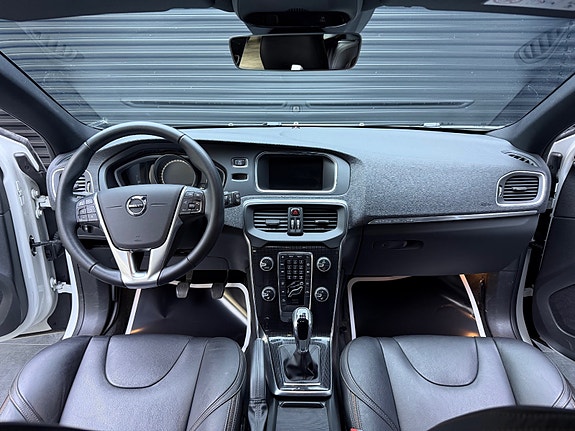 Volvo V40 Cross Country 9 of 30