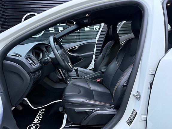 Volvo V40 Cross Country 24 of 30
