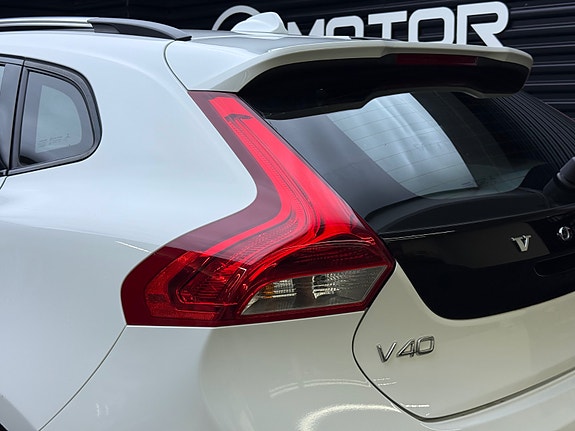 Volvo V40 Cross Country 7 of 30