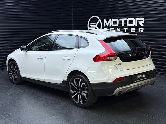 Volvo V40 Cross Country 2 of 30