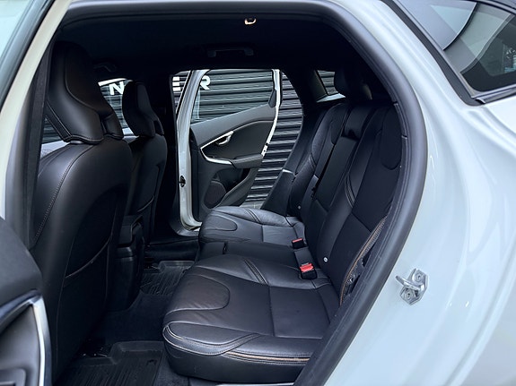 Volvo V40 Cross Country 26 of 30