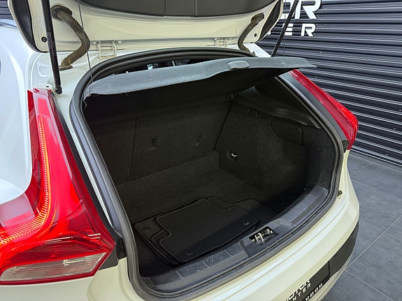 Volvo V40 Cross Country 28 of 30