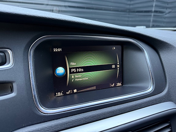 Volvo V40 Cross Country 18 of 30