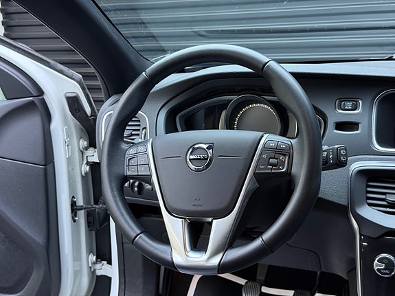 Volvo V40 Cross Country 12 of 30